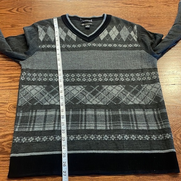 INC men’s V neck MERINO WOOL blend grey multi plaid pattern sweater size Med - Picture 8 of 9